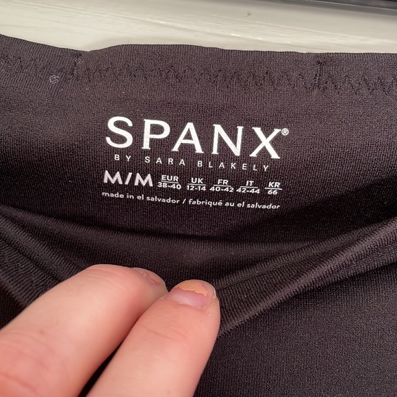 Spanx Active Leggings in Very Black, Women’s Medium. 7/8 length - Picture 6 of 10